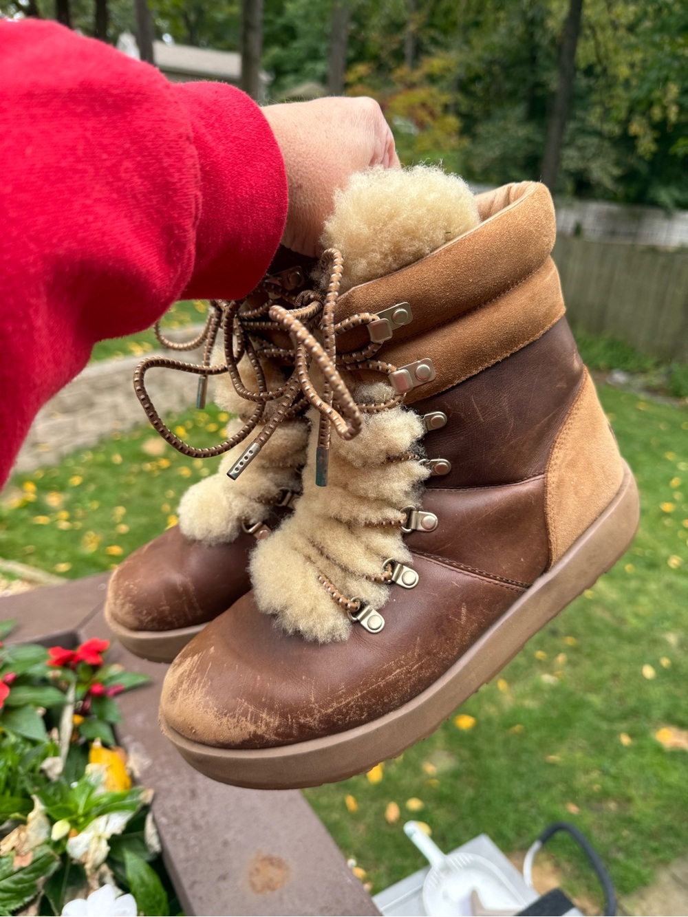 UGG Viki Waterproof Genuine Sheepskin Snow Outdoor Boots 1017493 Women’s Sz 9
